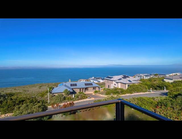 5 BEDROOM HOUSE FOR SALE IN VILLAGE ON SEA